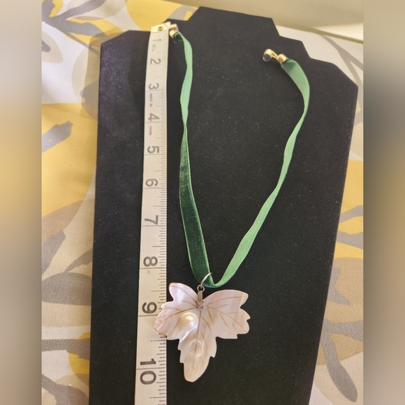 Mother of Pearl Leaf Pendant Velvet Choker - Picture 6 of 8